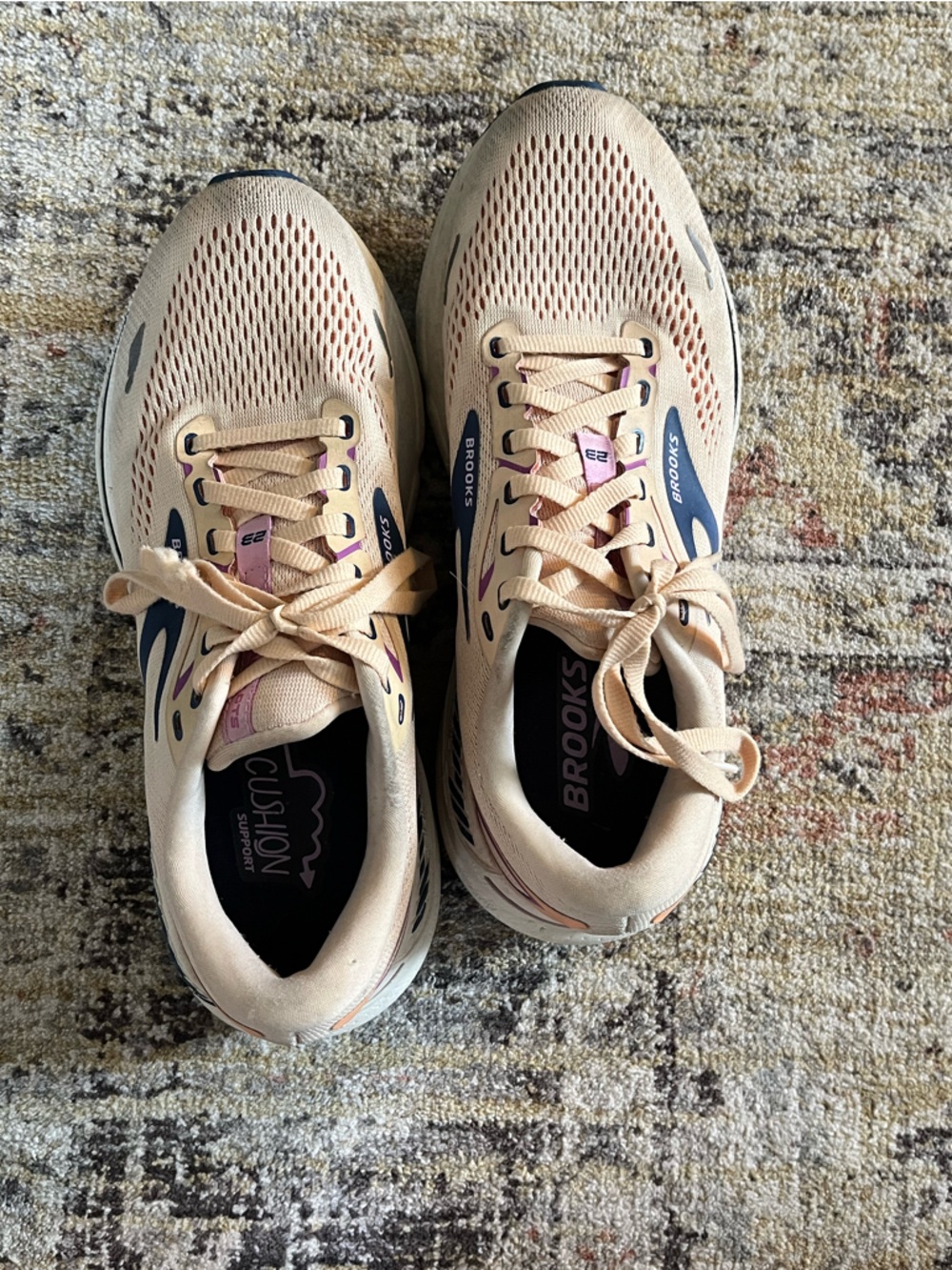 Brooks Running Shoes -peach/light purple